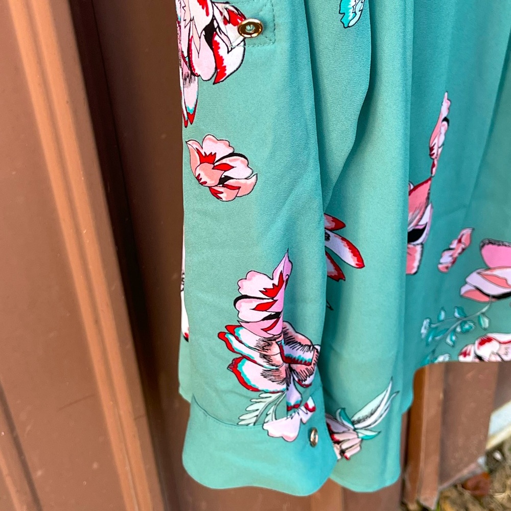 Candie’s Teal Blouse With Elegant Floral Design - Picture 4 of 11